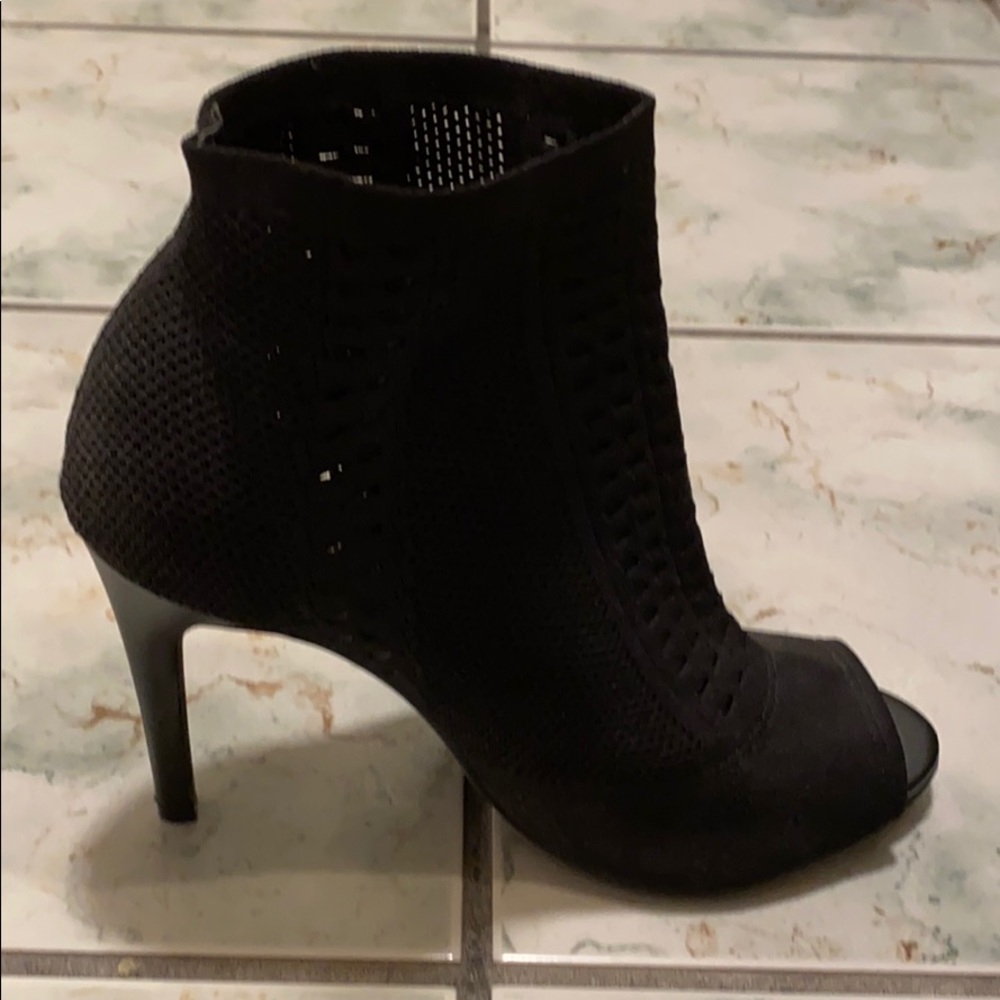 Heels - Picture 4 of 4